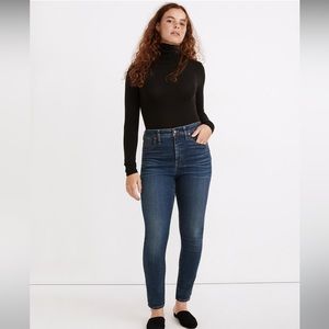 Curvy High-Rise Skinny Jeans in Lanette Wash